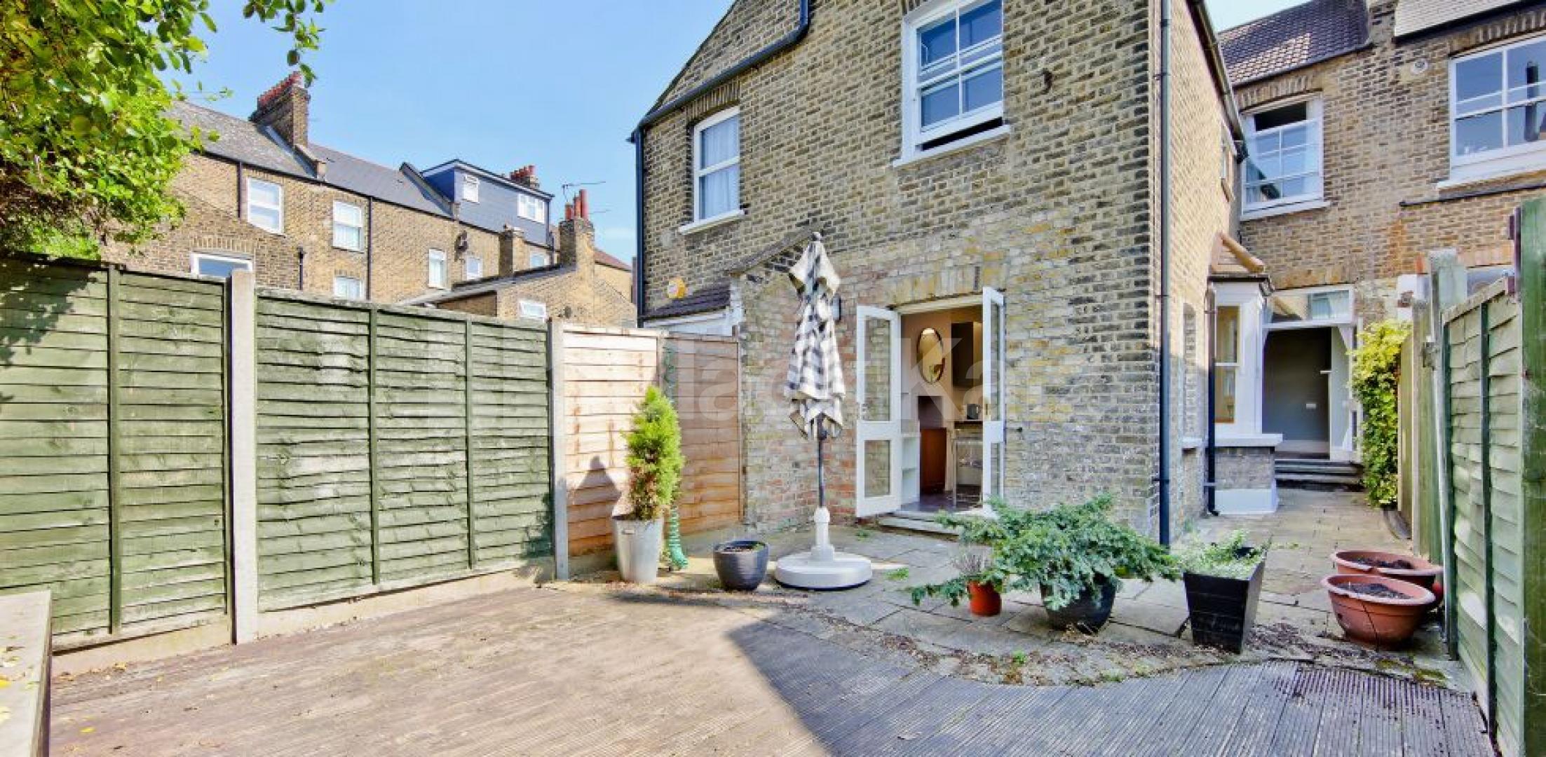 			NEW INSTRUCTION, 4 Bedroom, 1 bath, 1 reception House			 Alloa Road , Surrey Quay Canada Water